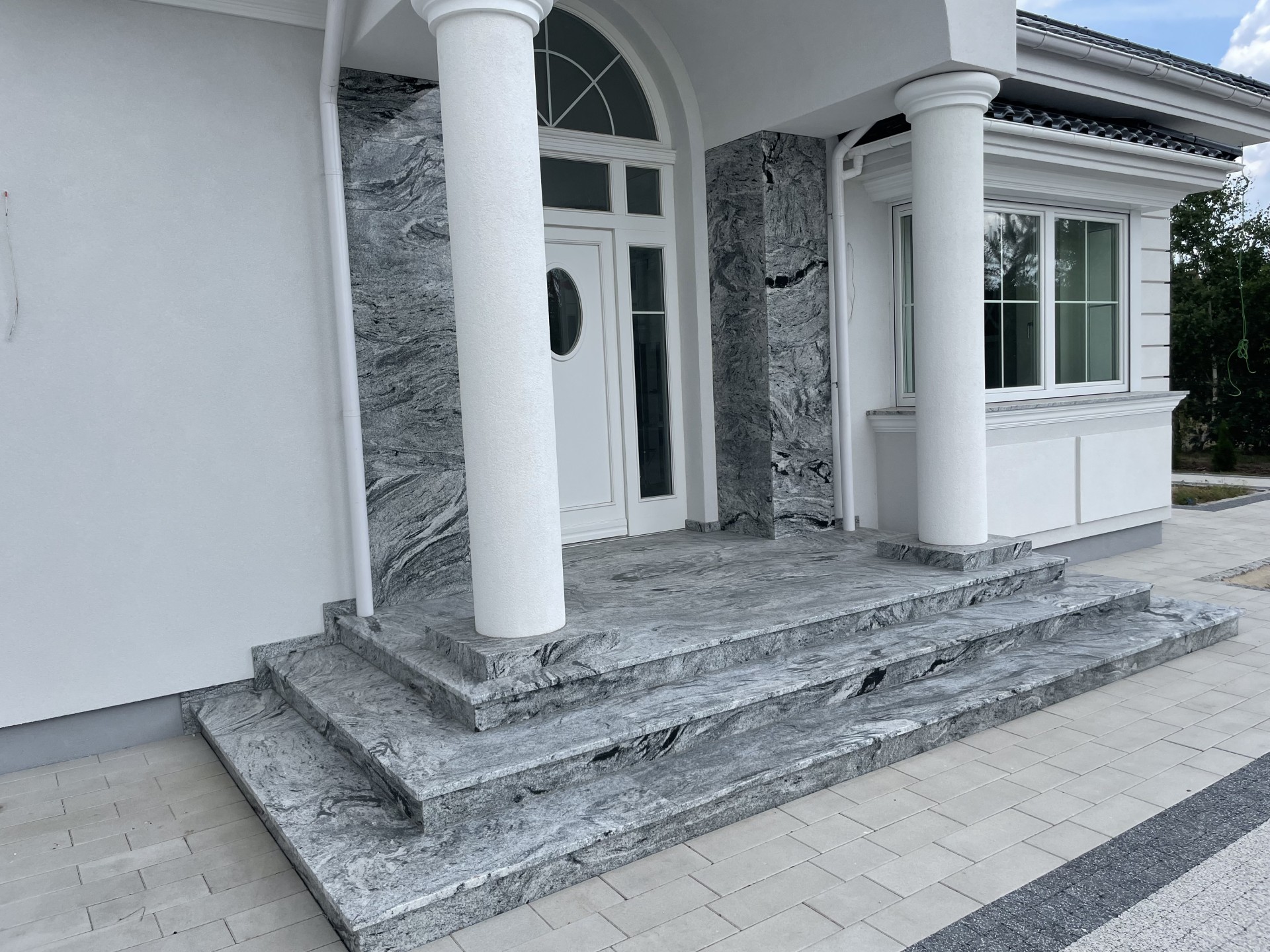 Zobacz nasze realizacje elewacji z kamienia naturalnego